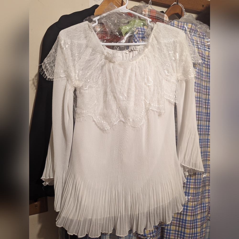 Size 10 absolutely stunning shirt!